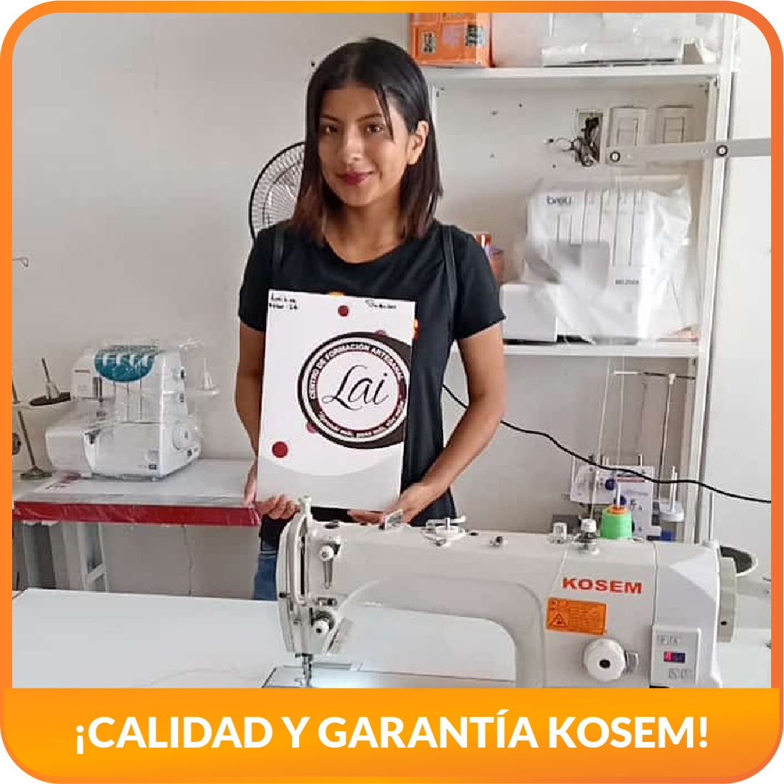Cliente feliz con su máquina de coser Janome adquirida en KOSEM Ecuador