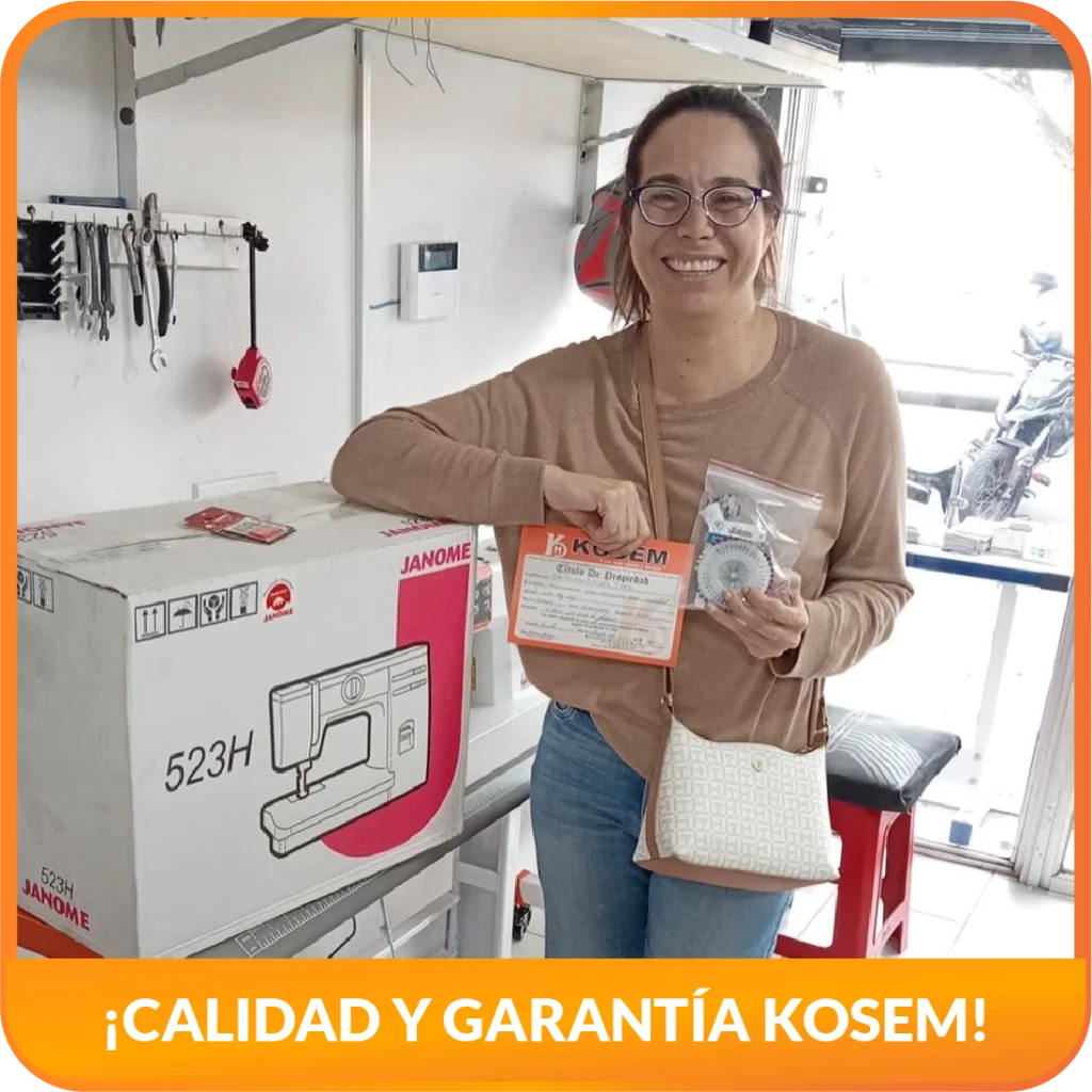 Cliente feliz con su máquina de coser Janome adquirida en KOSEM Ecuador