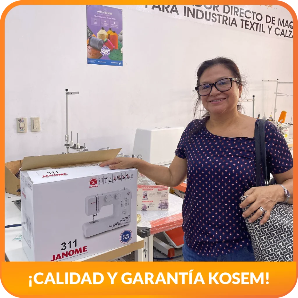 Cliente feliz con su máquina de coser Janome adquirida en KOSEM Ecuador