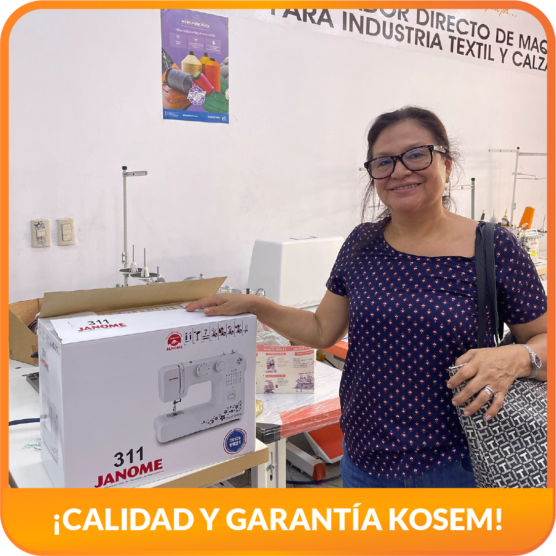 Cliente feliz con su máquina de coser Janome adquirida en KOSEM Ecuador