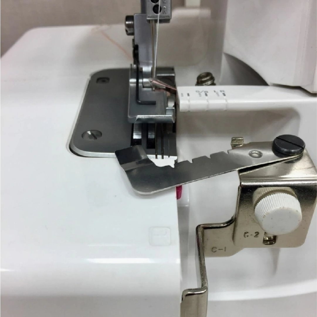 Accesorio para fruncir tela en máquina overlock